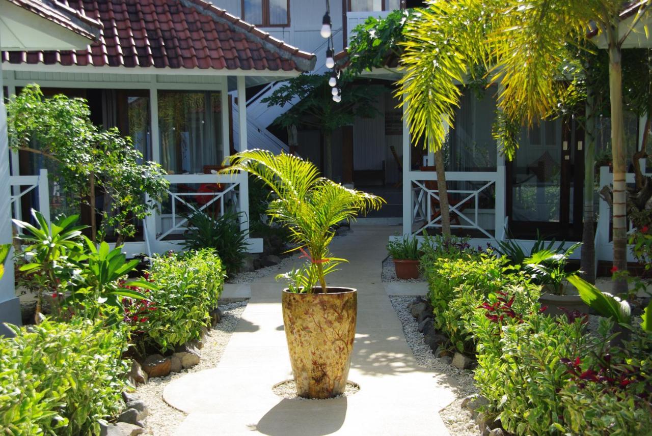 The High Dive Gili Gede By Ultimate Resorts Exterior photo